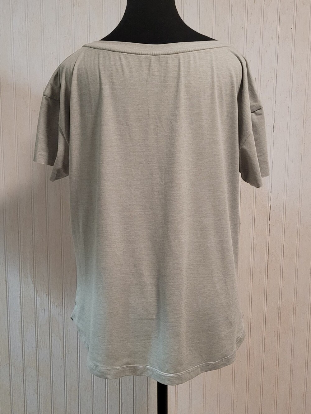 Vuori Rise & Shine Short Sleeve Pocket Tee - Pistachio Heather - Size M - Picture 3 of 11